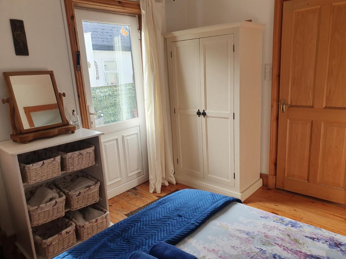 Cosy Self Contained Cottage With Stunning Views Killaloe Kültér fotó
